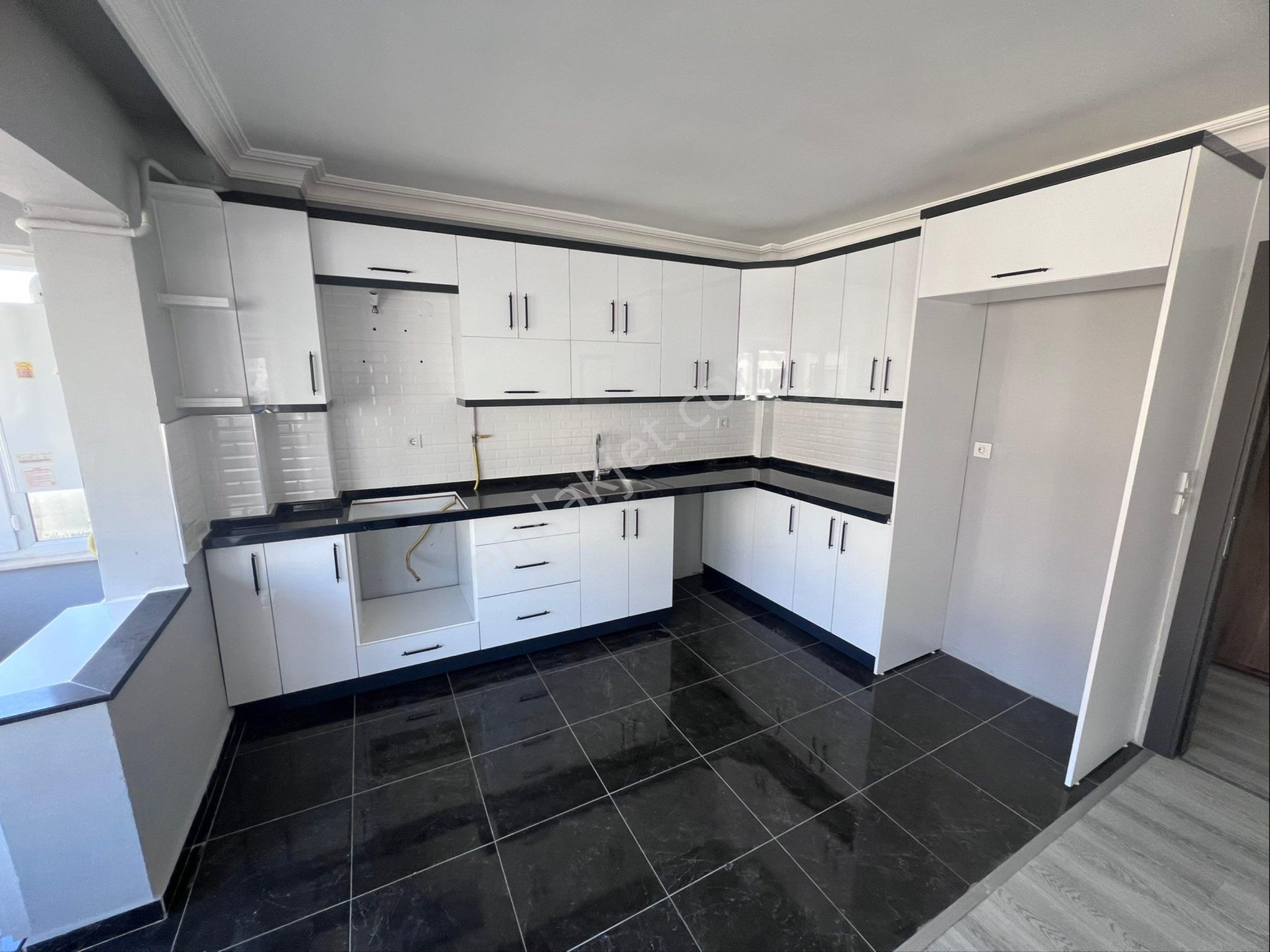 Favori Gayrimenkulden Şehrin En Gözde Lokasyonunda 2+1 125m² Net - Görsel 17