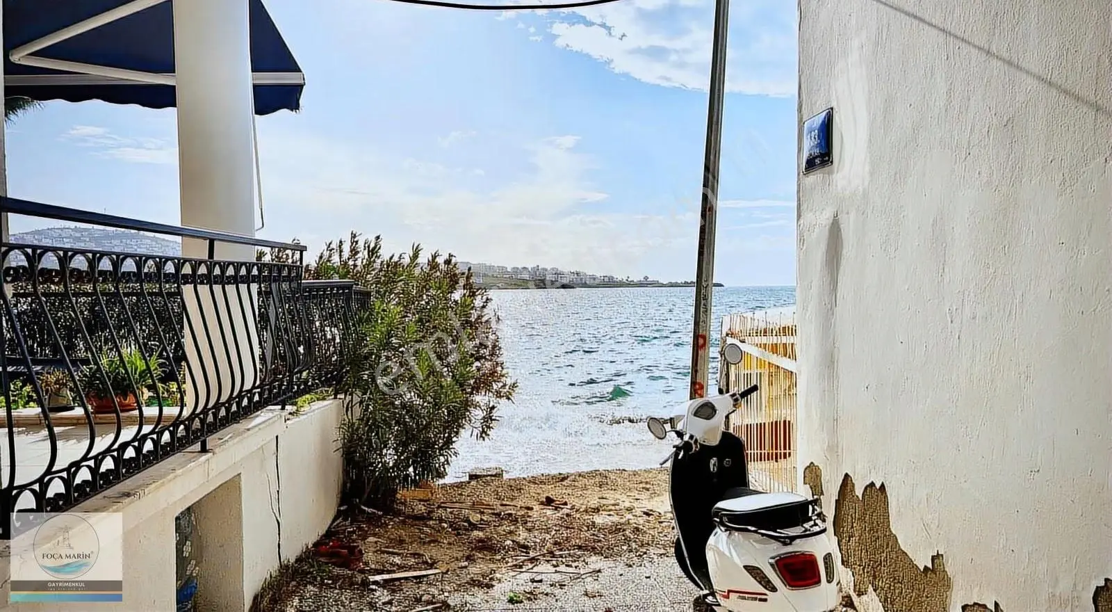 Foça Merkezde Denize Çok Yakın Konumda Giriş Kat Geniş 1+1 Daire - Görsel 28