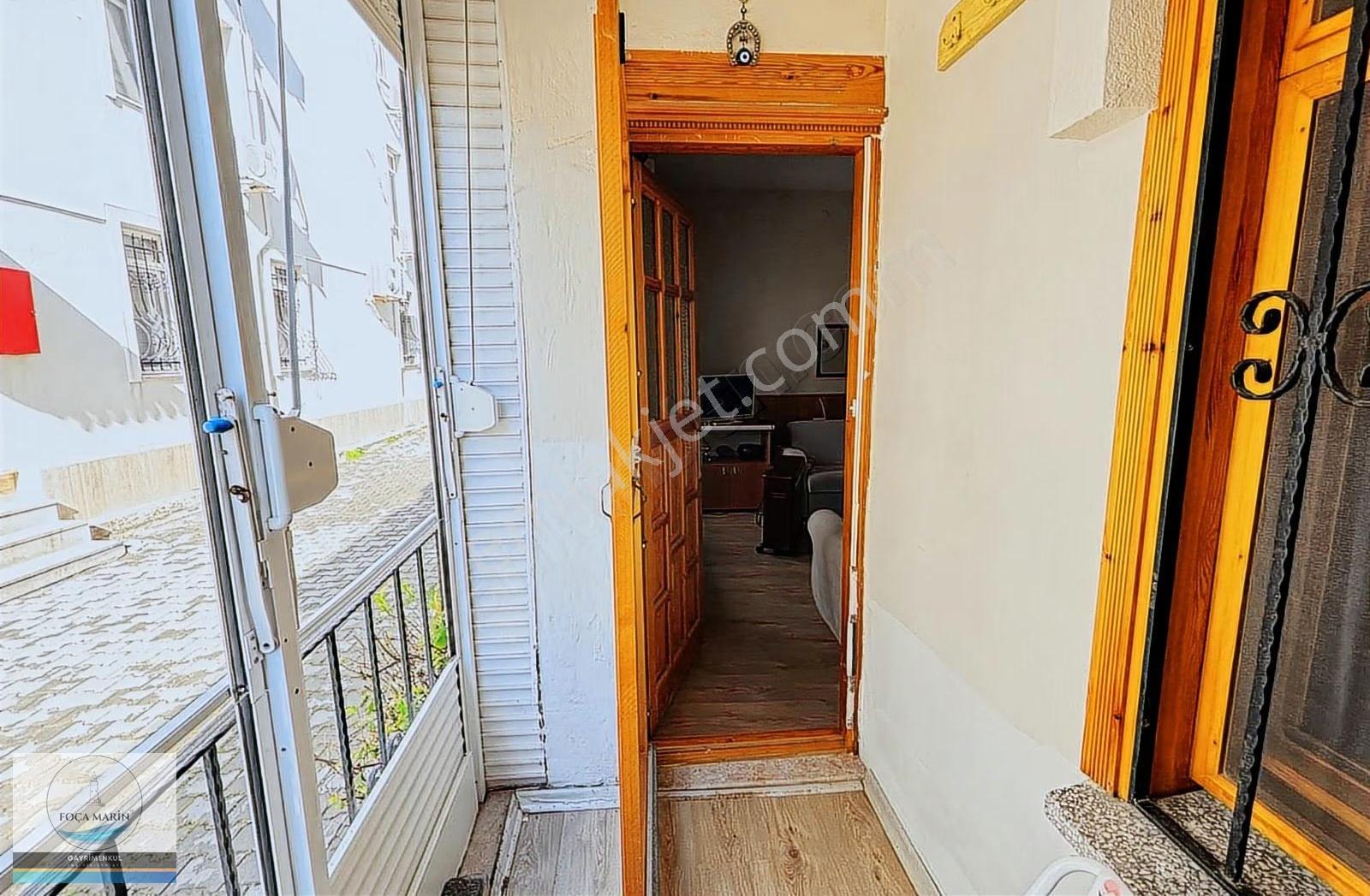 Foça Merkezde Denize Çok Yakın Konumda Giriş Kat Geniş 1+1 Daire - Görsel 24