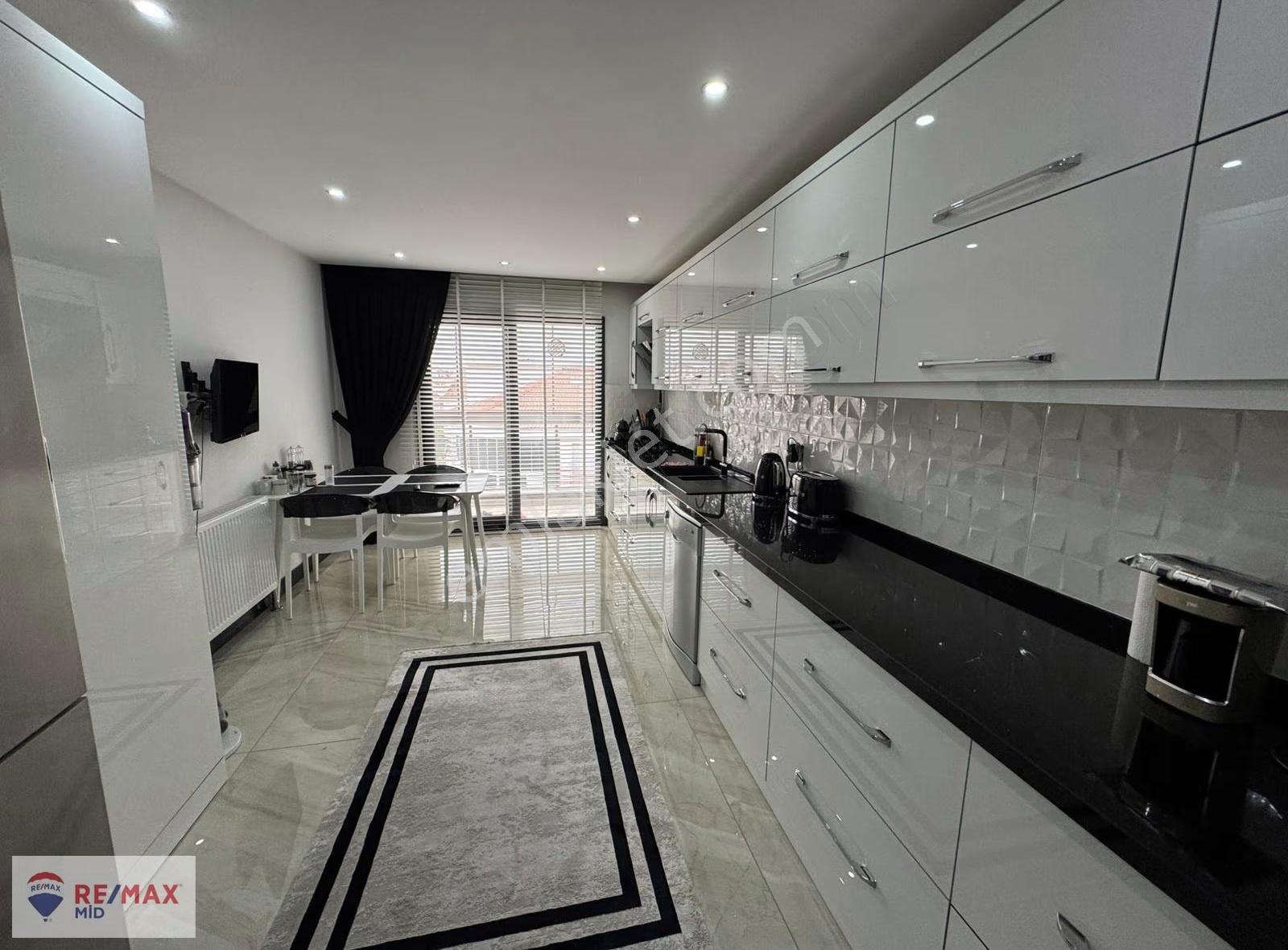 Remax Mid Paşaalanı Rezidanslar Bölgesinde Satılık 4+1 - Görsel 5