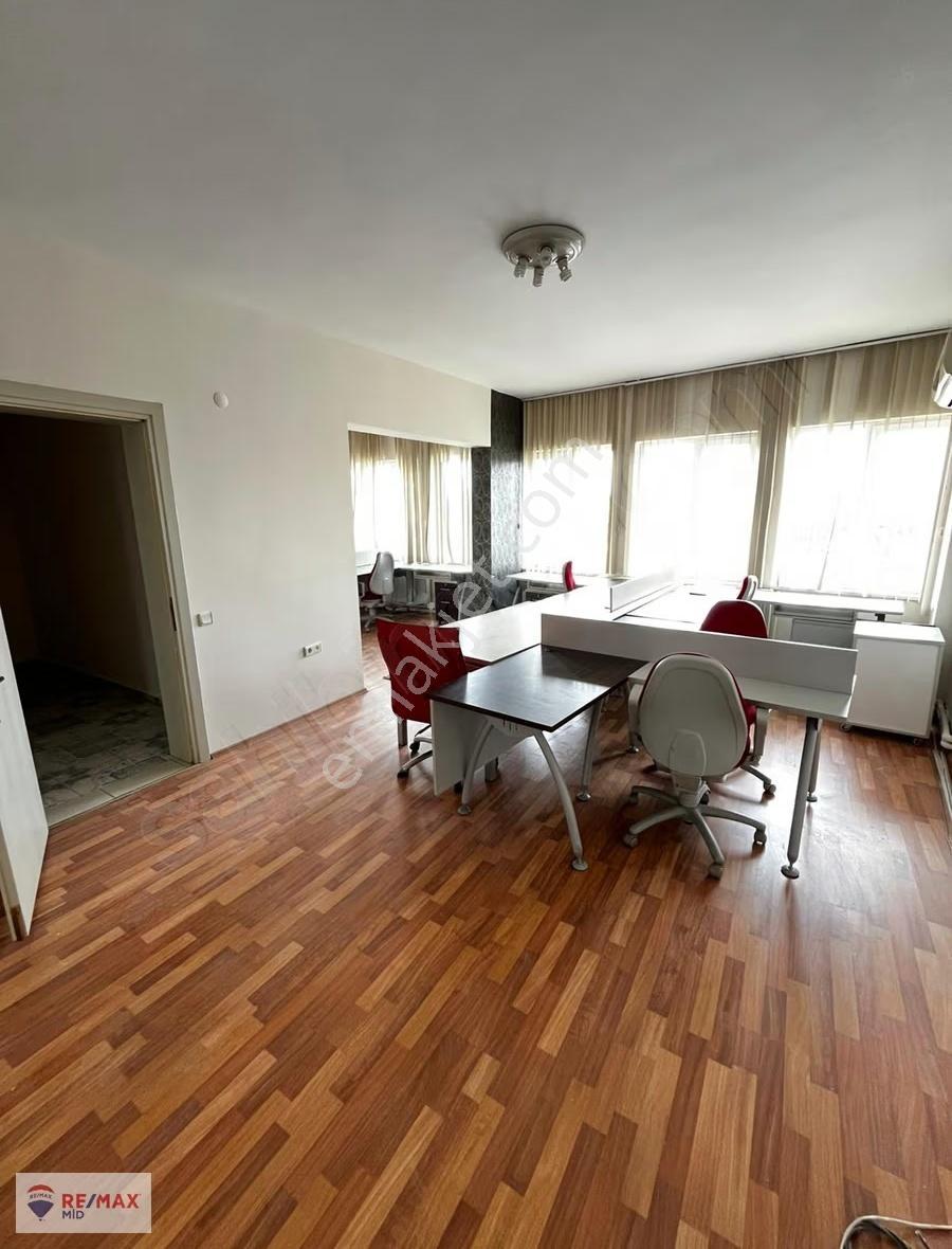 Remax Mid Çarşı Göbeği Geniş 4+1 Kiralık Ofis - Görsel 8