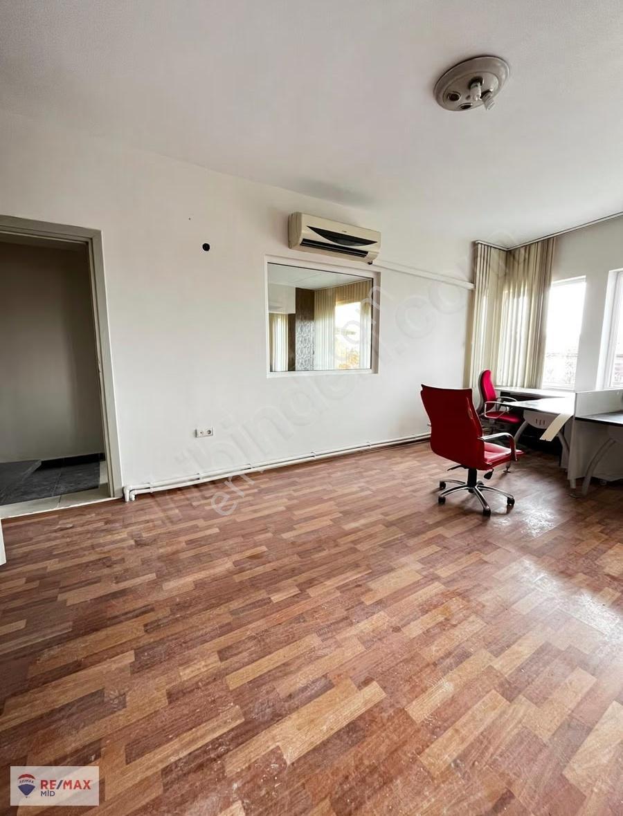 Remax Mid Çarşı Göbeği Geniş 4+1 Kiralık Ofis - Görsel 9