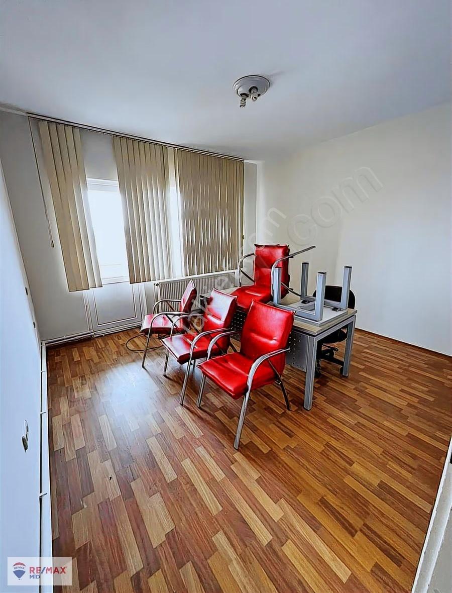 Remax Mid Çarşı Göbeği Geniş 4+1 Kiralık Ofis - Görsel 24