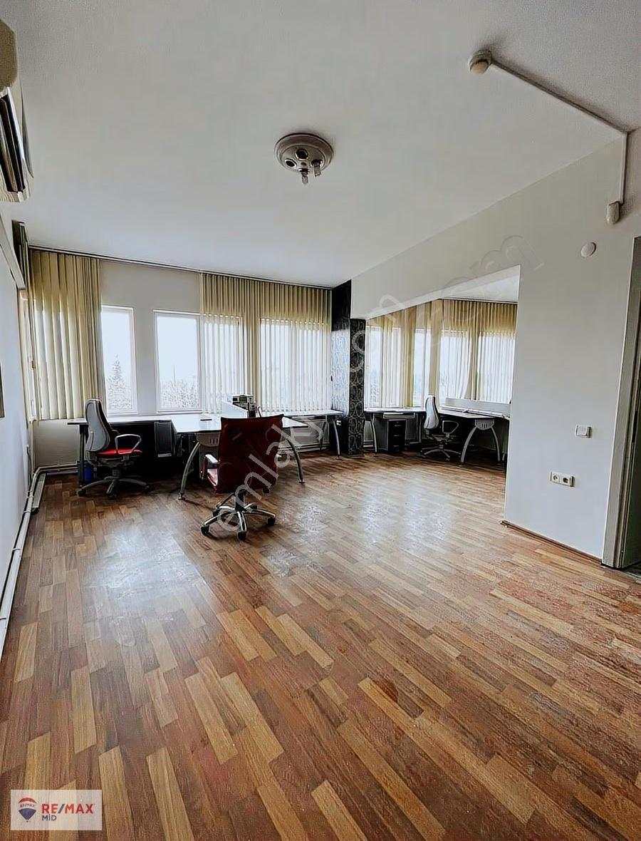 Remax Mid Çarşı Göbeği Geniş 4+1 Kiralık Ofis - Görsel 11