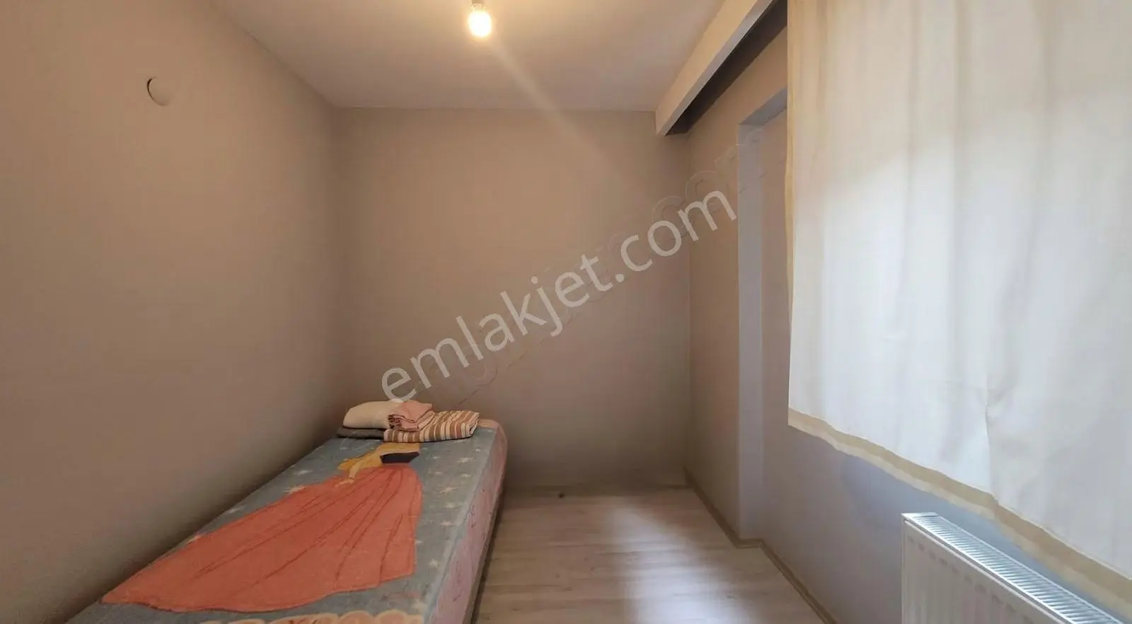 Nilüfer Demirci'de 2+1 Ayrı Mutfaklı Arkalı Önlü Ferah Daire - Görsel 3