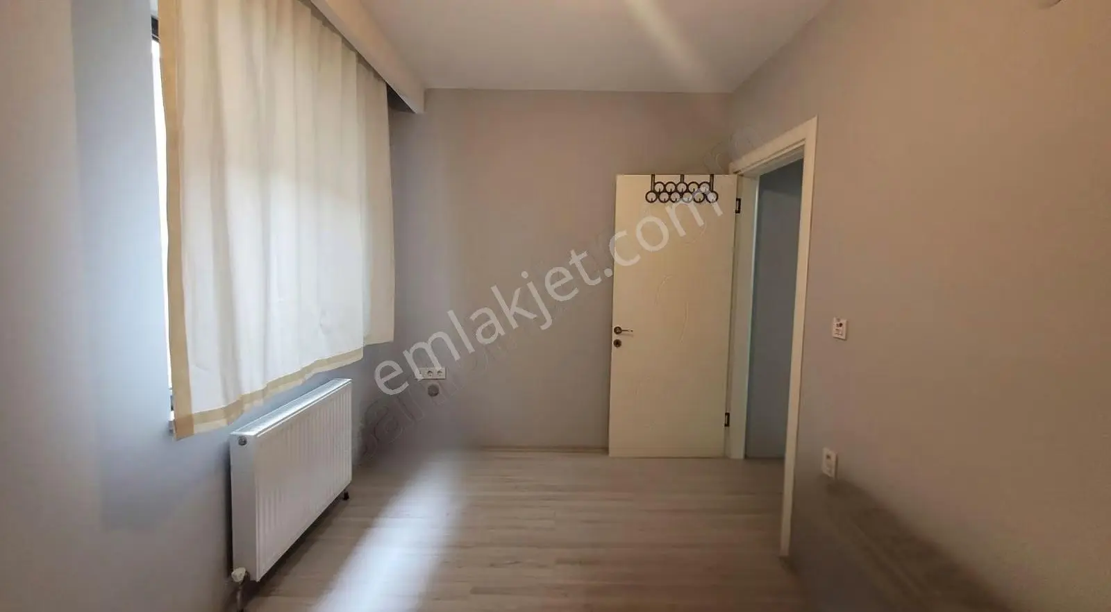 Nilüfer Demirci'de 2+1 Ayrı Mutfaklı Arkalı Önlü Ferah Daire - Görsel 4