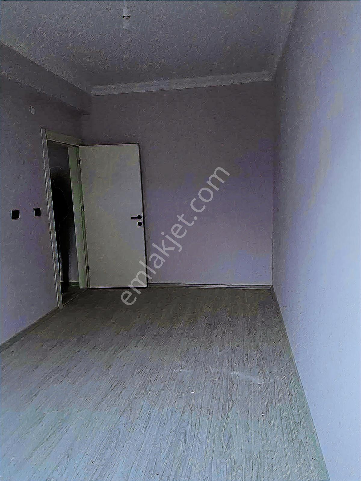 Şehitler Mah Cumhuriyet Cad Yakını Arakt Güney Satlık 1+1 - Görsel 3