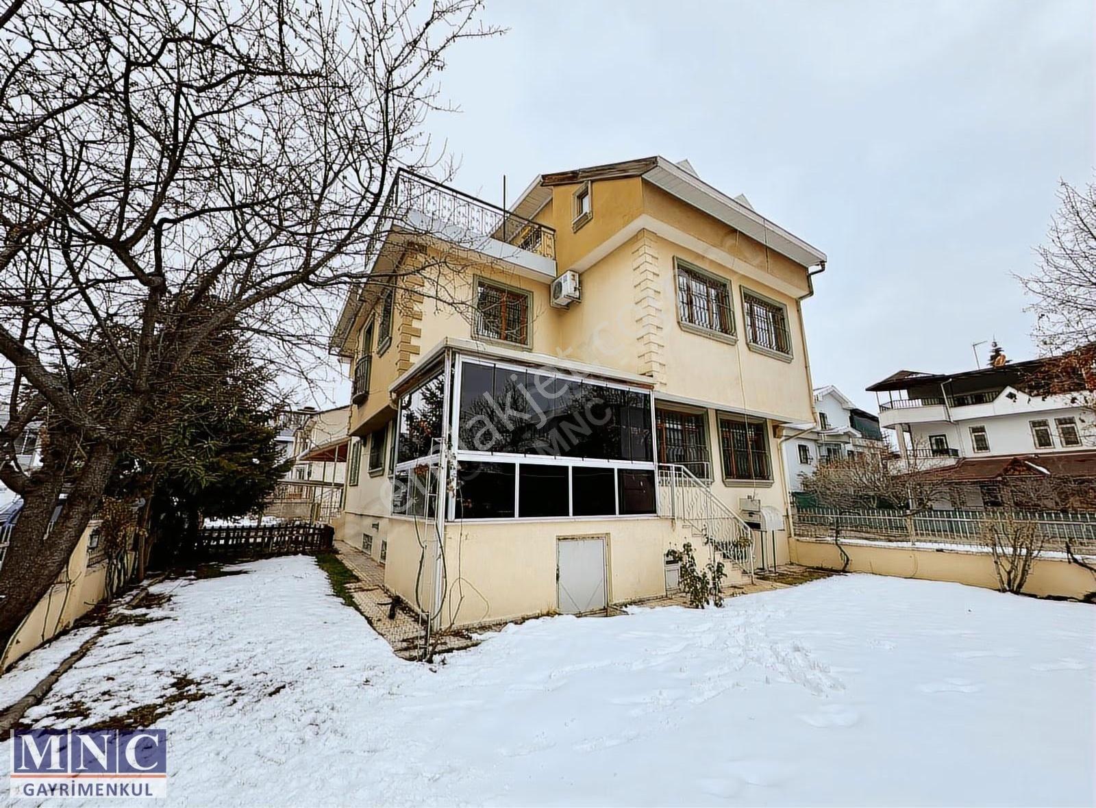 Merkezi Konumda, 442m² Gerçek Net, 11+3 Triplex Villa - Görsel 20