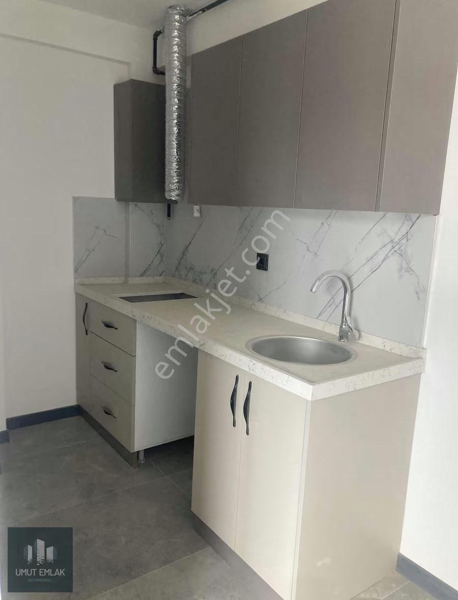 Karahasanlıda Hastane Bölgesinde Kiralık 1+1 Apart