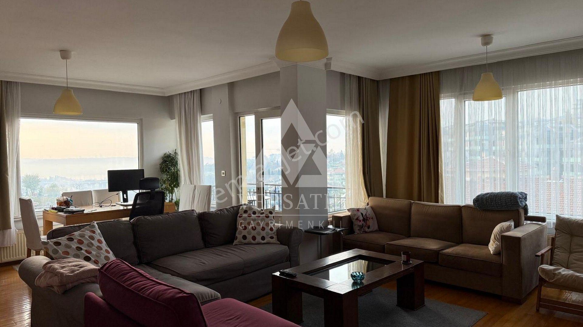 Levazım Sitesinde Manzaralı Balkonlu Eşyalı Kiralık 3+1 Daire