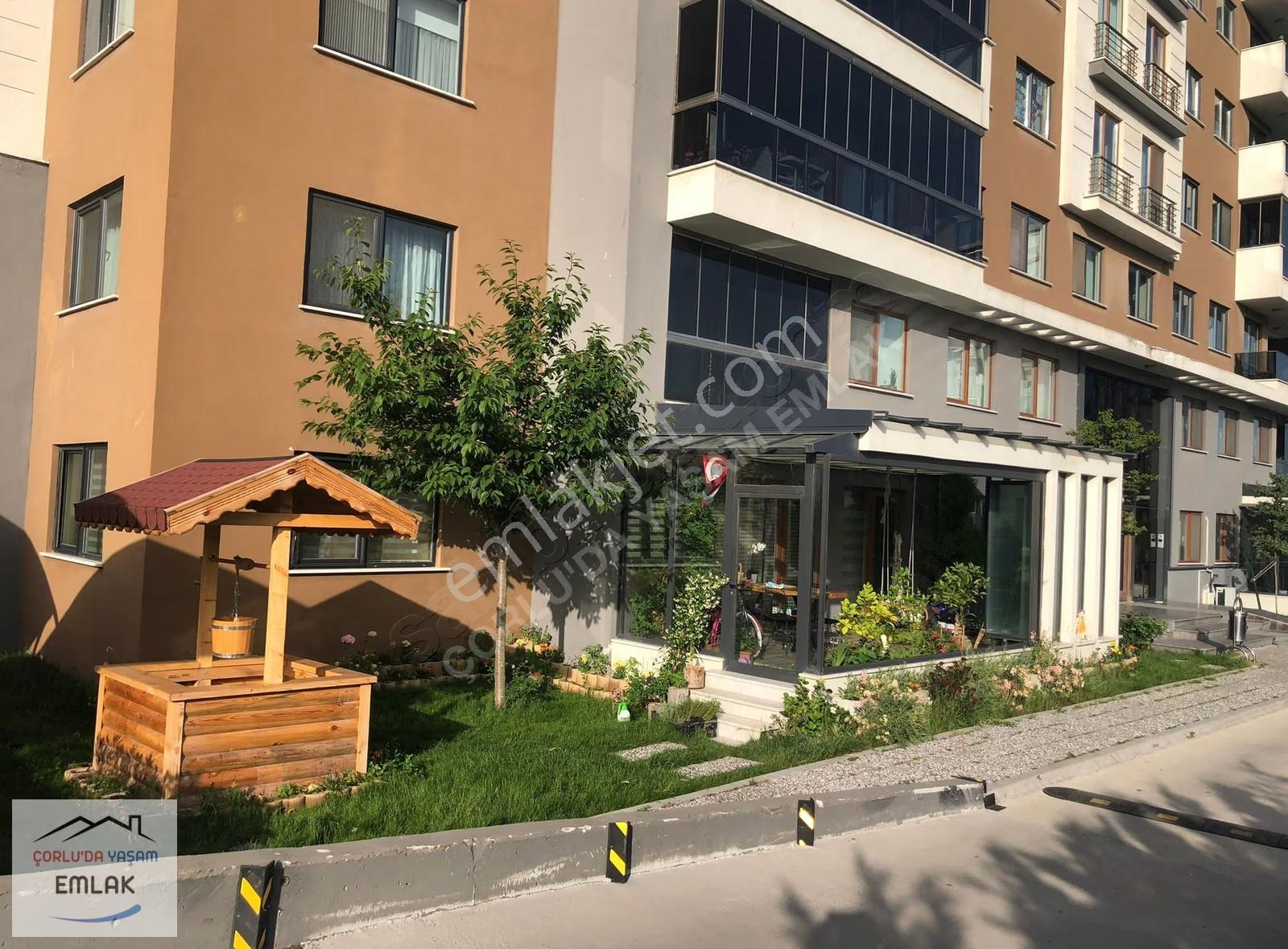 Trio Park Sitesinde Satılık 3+1 Bahçe Teraslı Daire