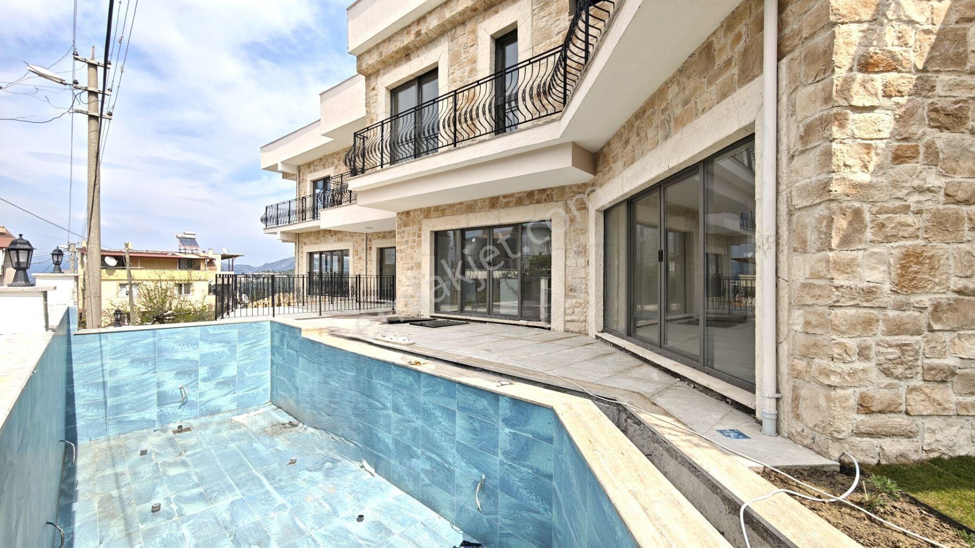 Kuşadası Soğucak 'ta Satılık Özel Mimari Taş Ev Villa - Görsel 2