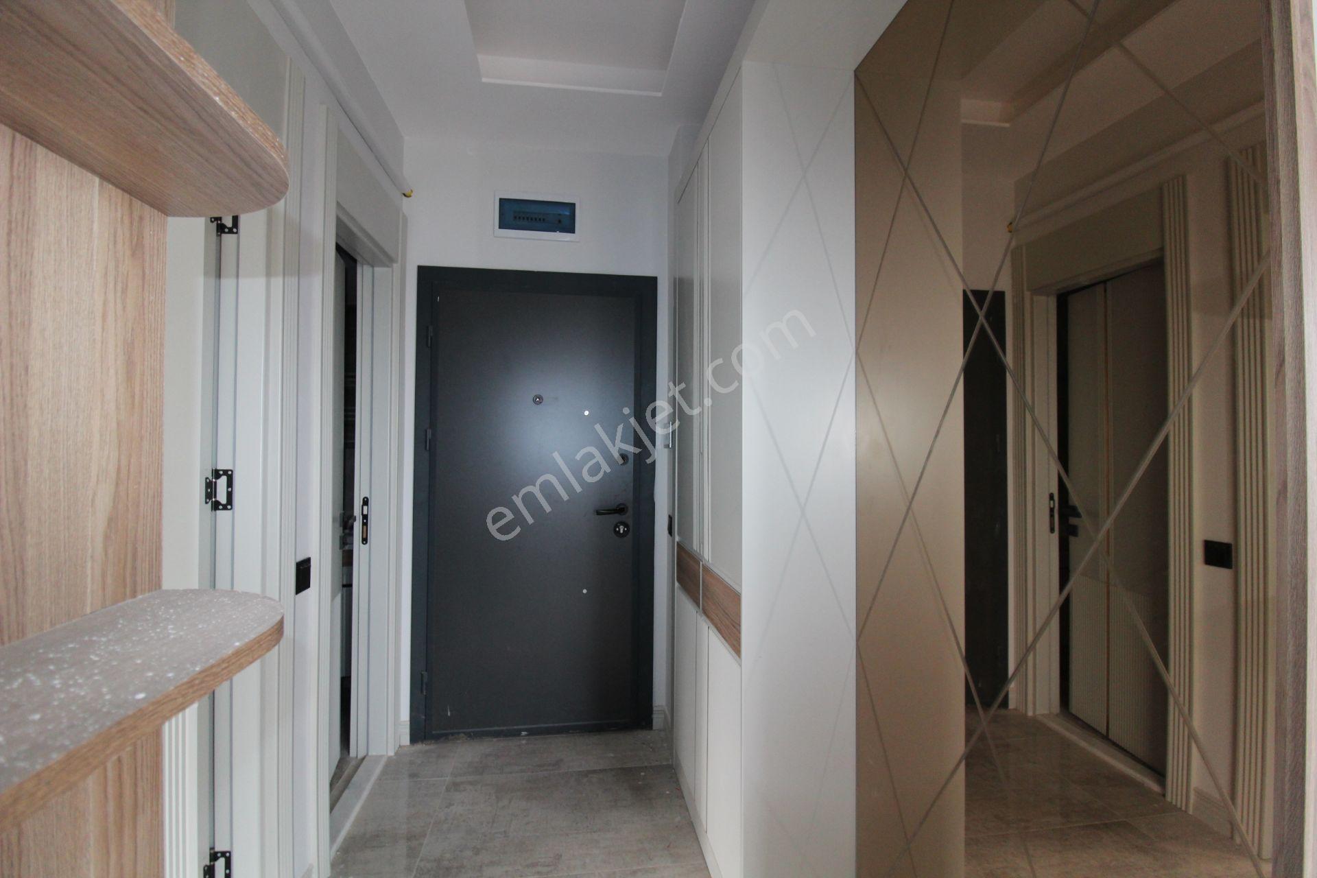 Aslan'dan Mezitlide Geniş Metrajlı Havuzlu Kombili Kiralık 1+1 - Görsel 12
