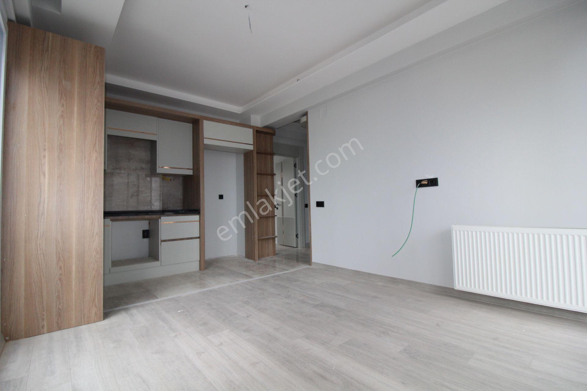 Aslan'dan Mezitlide Geniş Metrajlı Havuzlu Kombili Kiralık 1+1 - Görsel 10