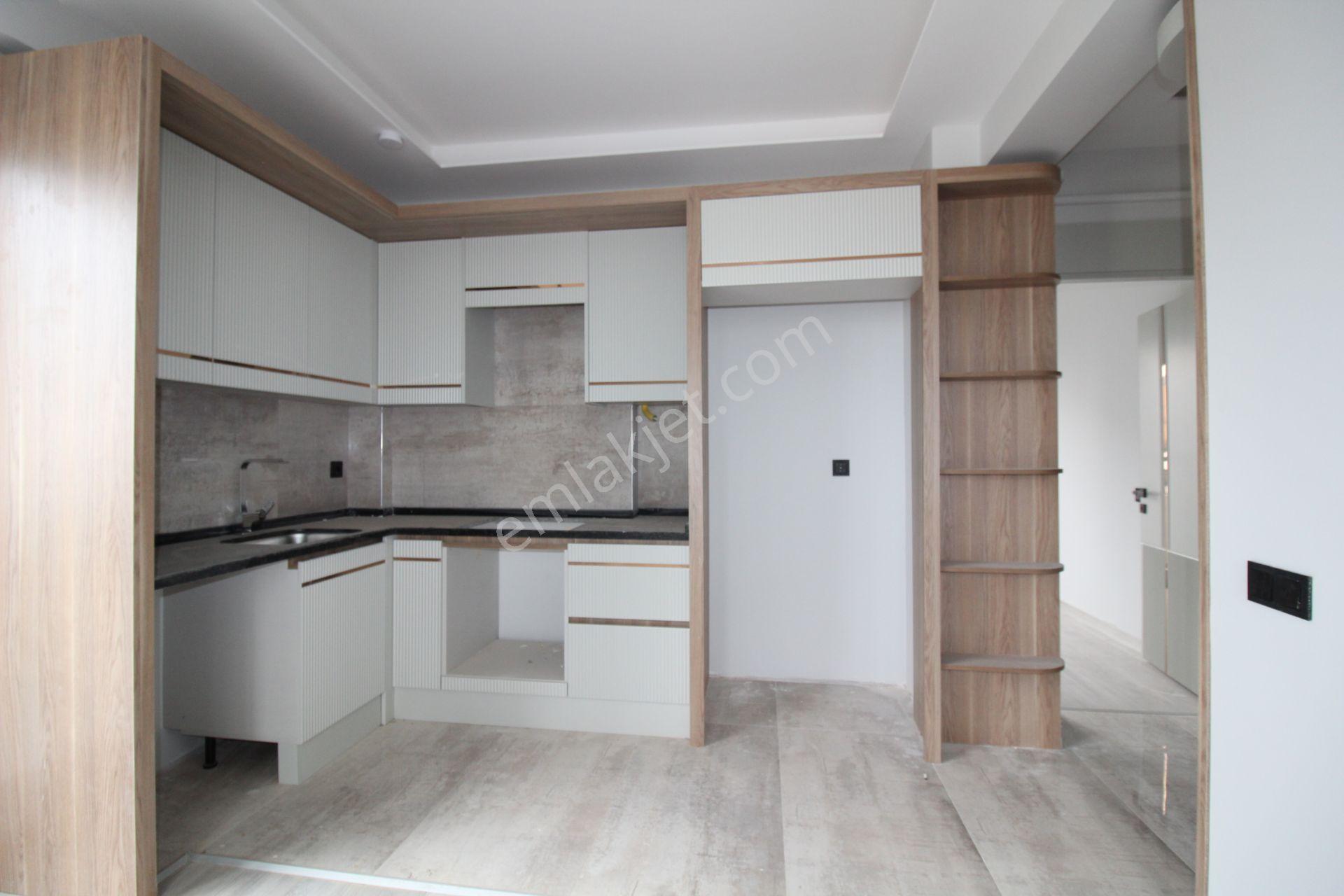 Aslan'dan Mezitlide Geniş Metrajlı Havuzlu Kombili Kiralık 1+1 - Görsel 3