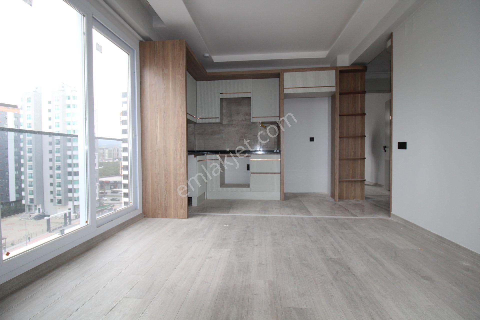 Aslan'dan Mezitlide Geniş Metrajlı Havuzlu Kombili Kiralık 1+1 - Görsel 7