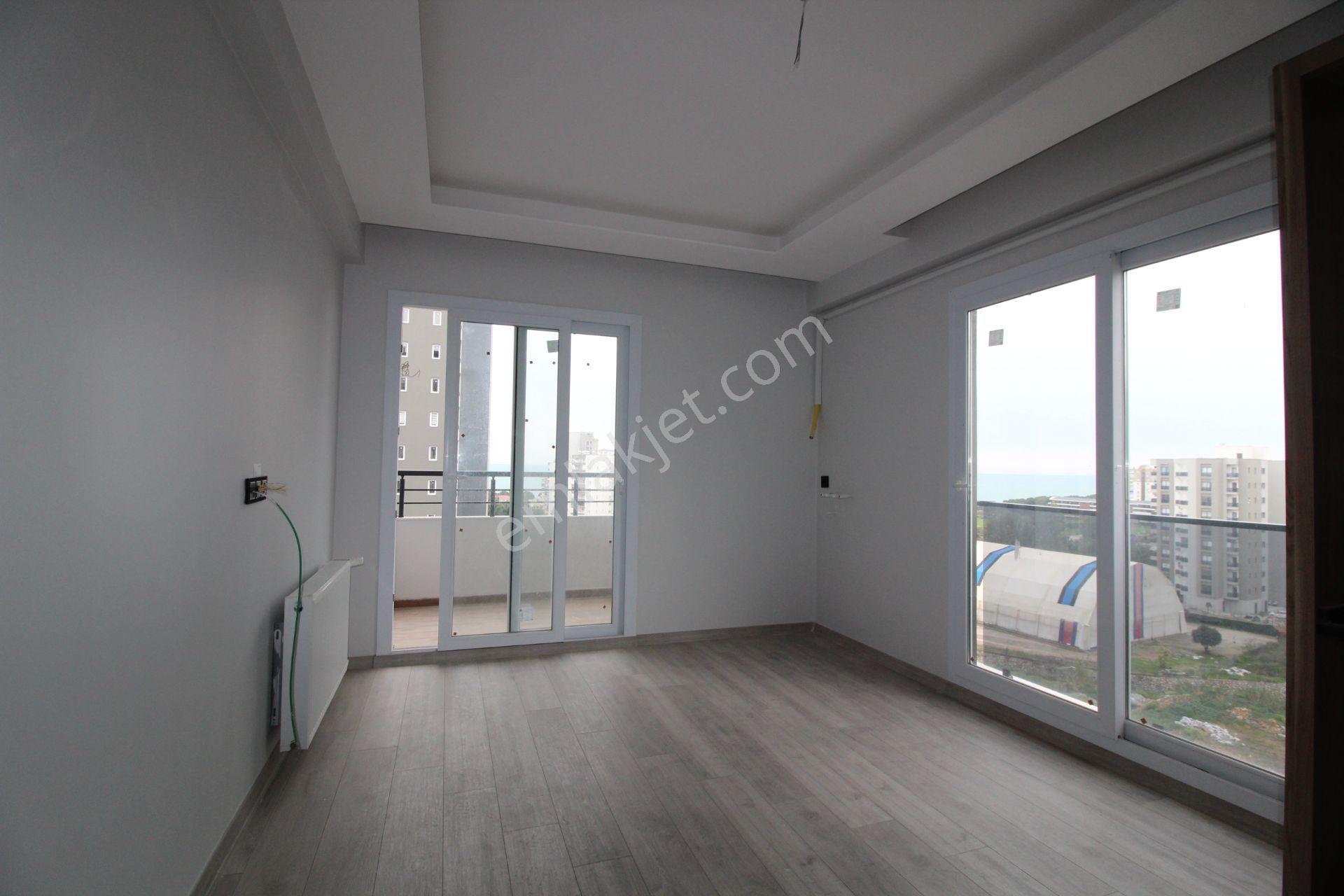 Aslan'dan Mezitlide Geniş Metrajlı Havuzlu Kombili Kiralık 1+1 - Görsel 11