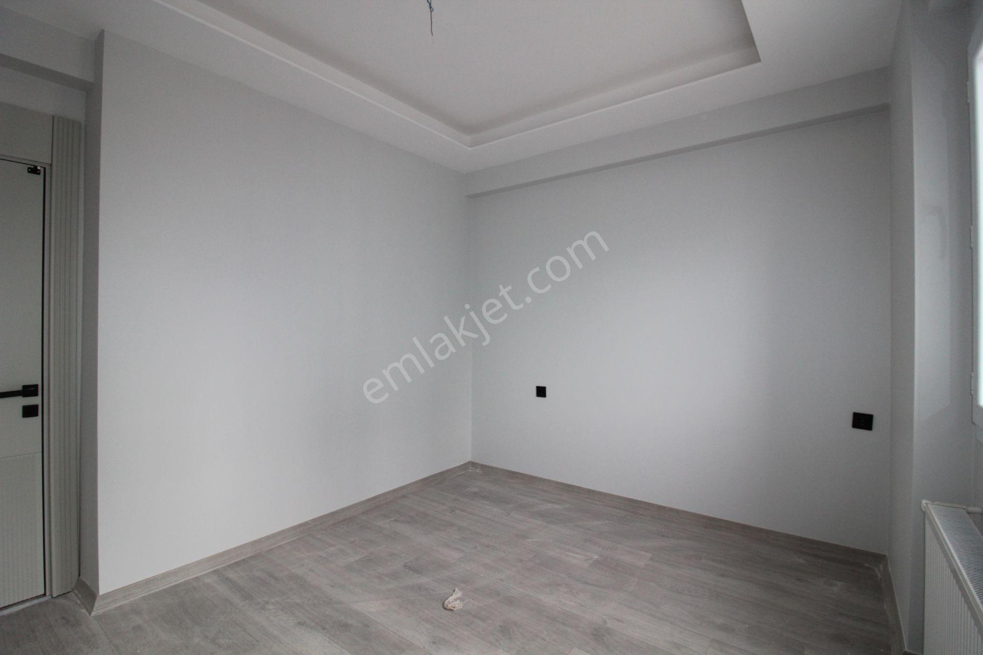 Aslan'dan Mezitlide Geniş Metrajlı Havuzlu Kombili Kiralık 1+1 - Görsel 16