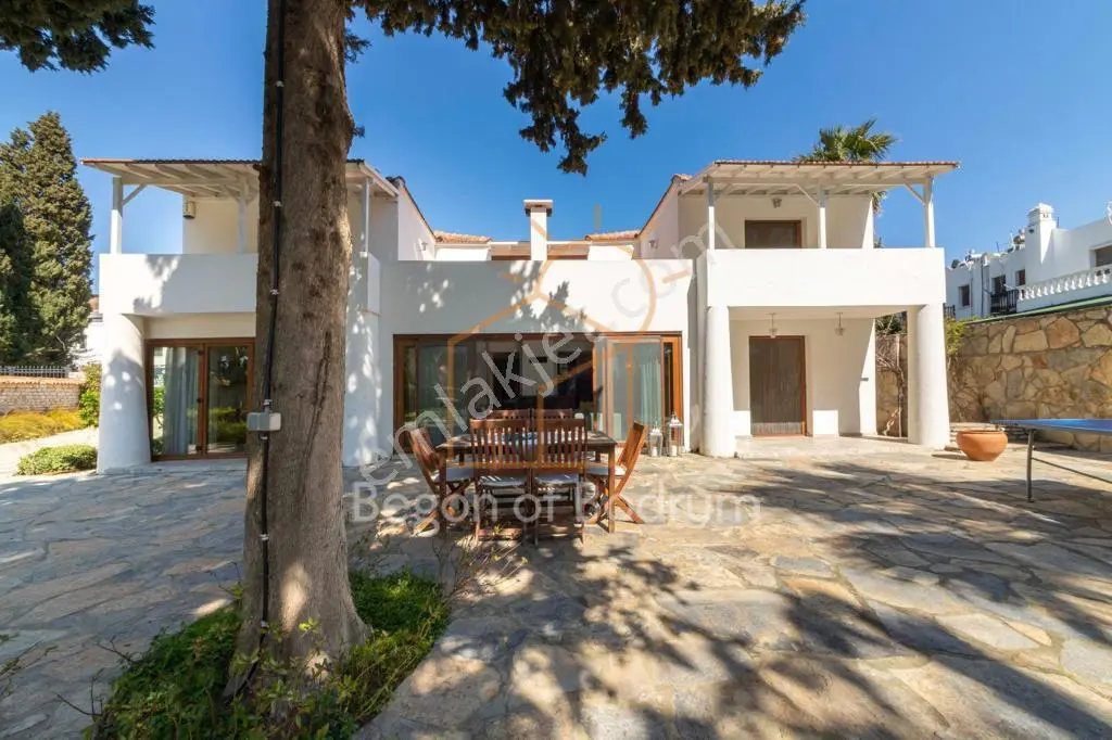 Bitez 5+1 Müstakil Villa Denize Sıfır Özel Otoparklı Bahçeli - Görsel 2