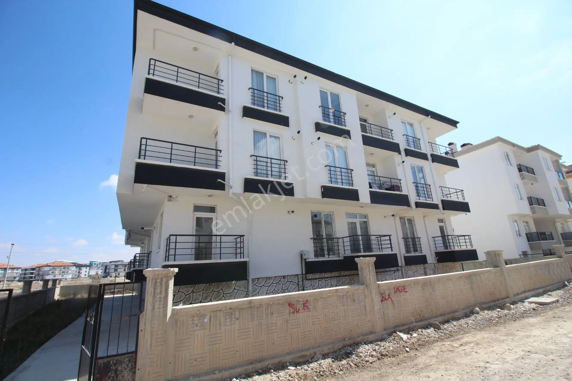 Aksaray Aratol İstiklal Mahallesinde Satılık 1+1 Eşyalı Daire İlk Evimde 1,99 Oran - Görsel 2