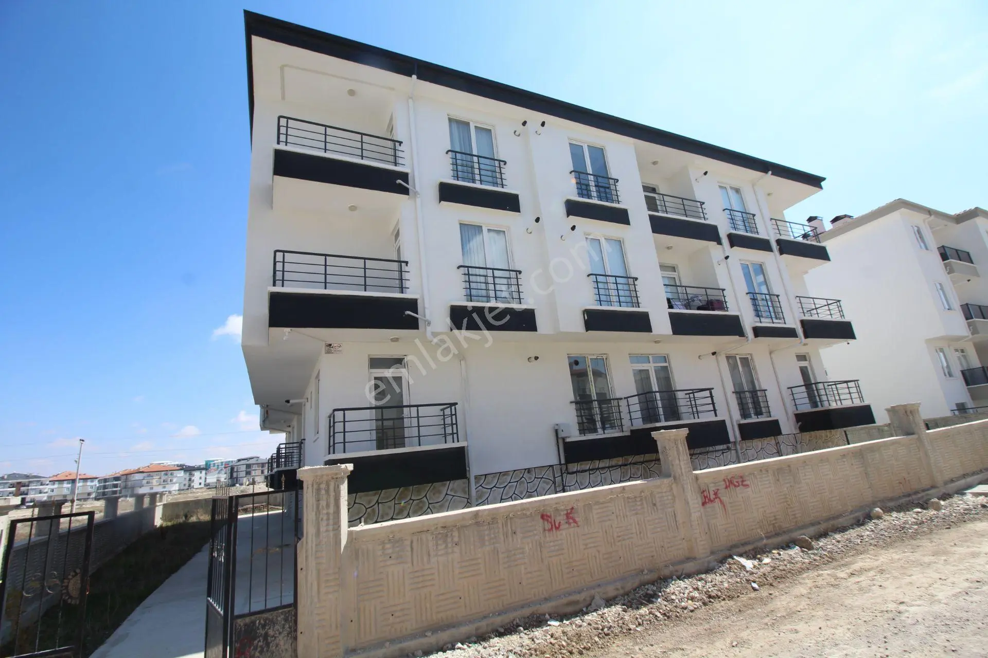 Aksaray Aratol İstiklal Mahallesinde Satılık 1+1 Eşyalı Daire İlk Evimde 1,99 Oran - Görsel 4