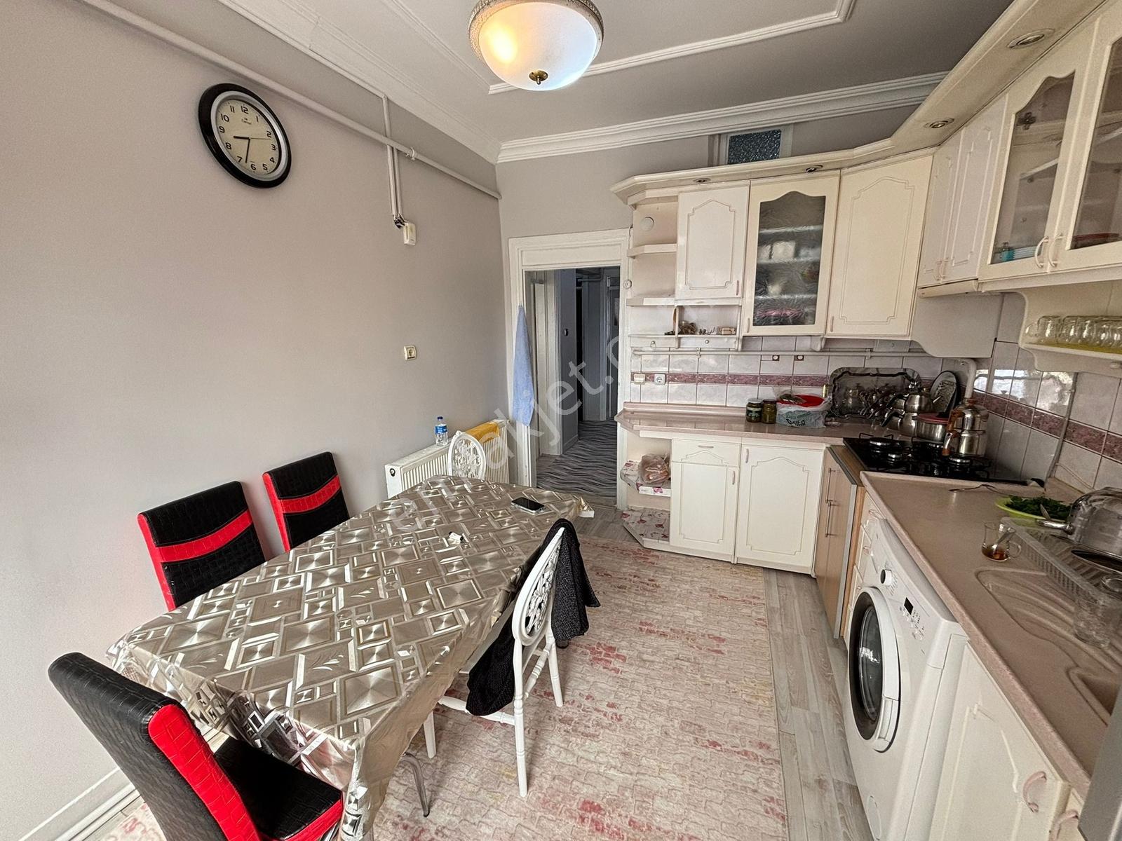 Yamandan Bolvadin İstasyon Caddesi Üzerinde Eşyalı Kiralık Daire - Görsel 9