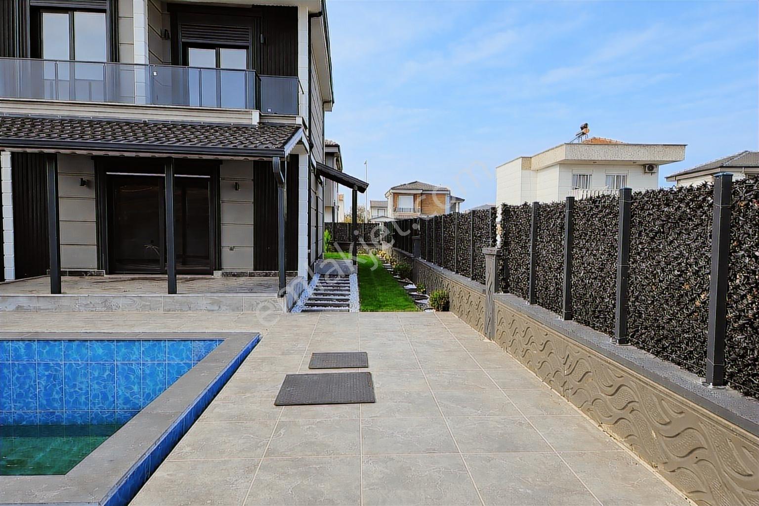 Umas Solutıon'dan Özel Havuzlu - Geniş Bahçeli 3+1 Fırsat Villa - Görsel 13