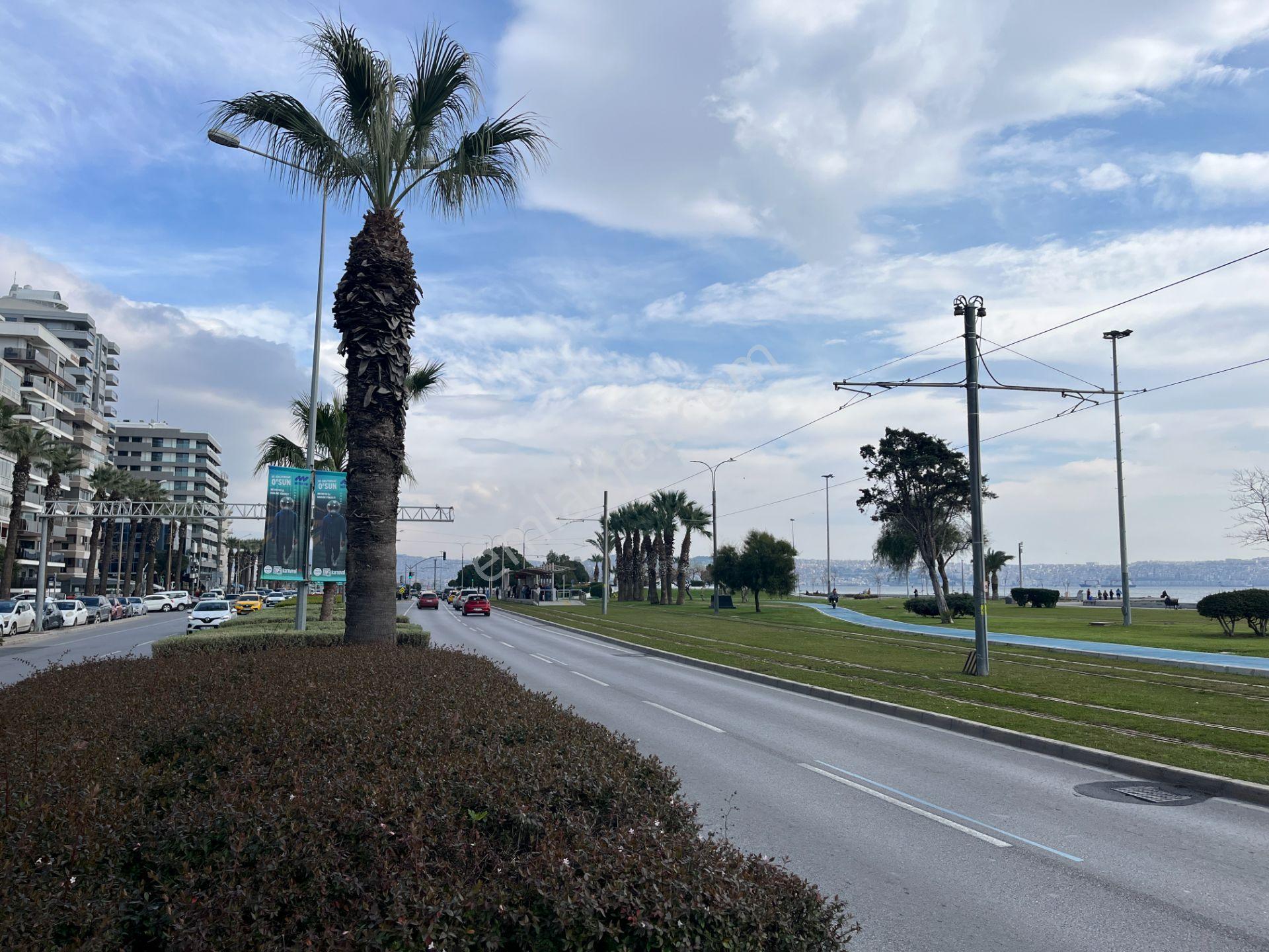 Bostanlı Sahil'de Kiralık Büyük Daire Deniz Manzaralı Otoparklı - Görsel 10