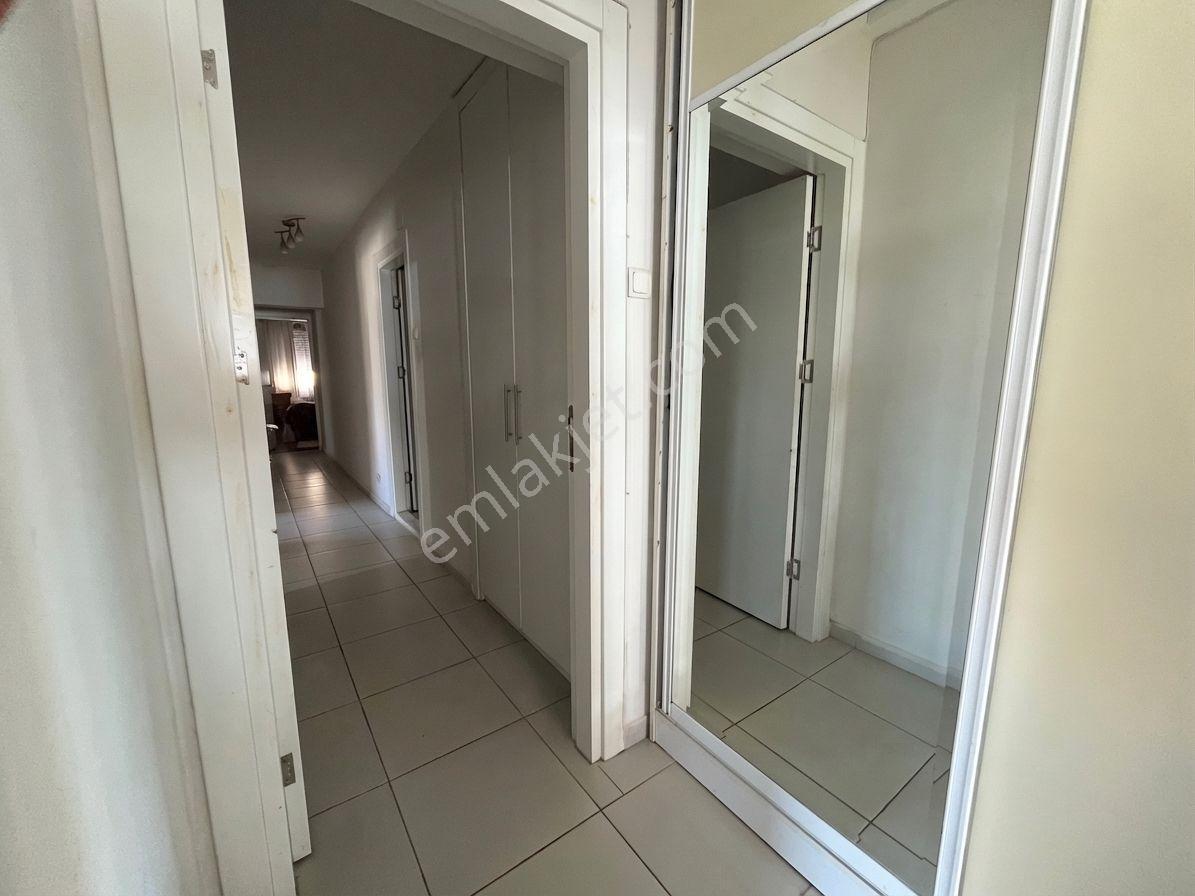 Bostanlı Sahil'de Kiralık Büyük Daire Deniz Manzaralı Otoparklı - Görsel 17