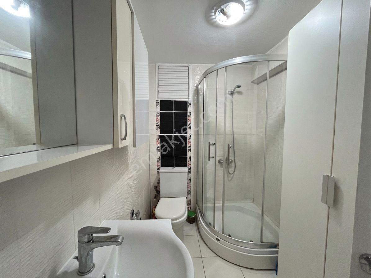 Bostanlı Sahil'de Kiralık Büyük Daire Deniz Manzaralı Otoparklı - Görsel 26