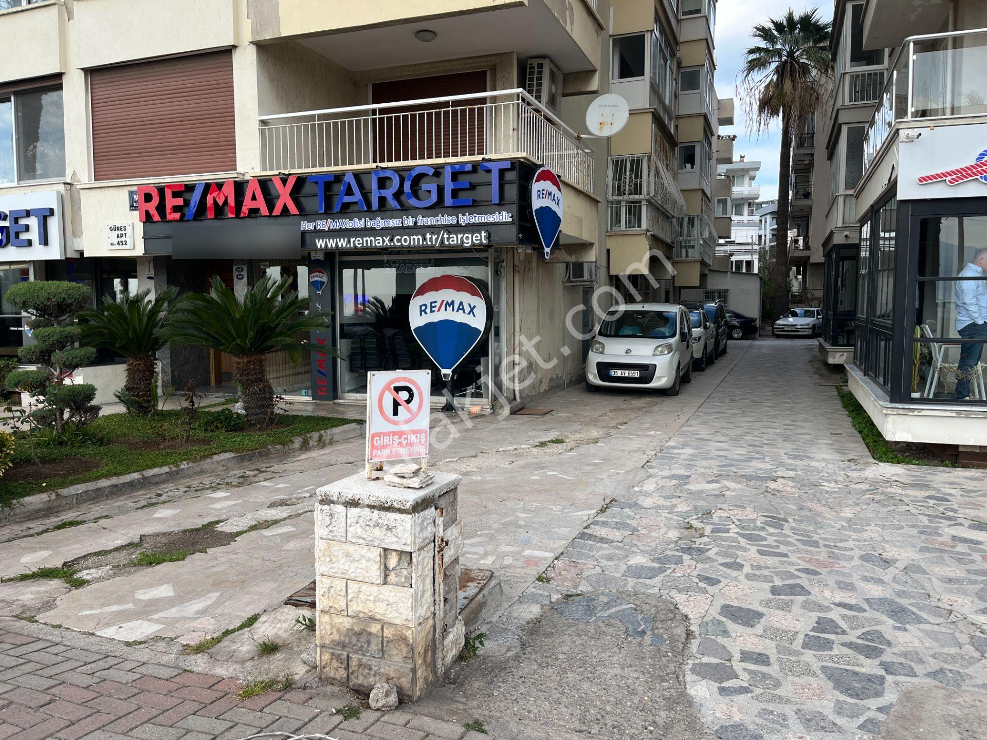Bostanlı Sahil'de Kiralık Büyük Daire Deniz Manzaralı Otoparklı - Görsel 29