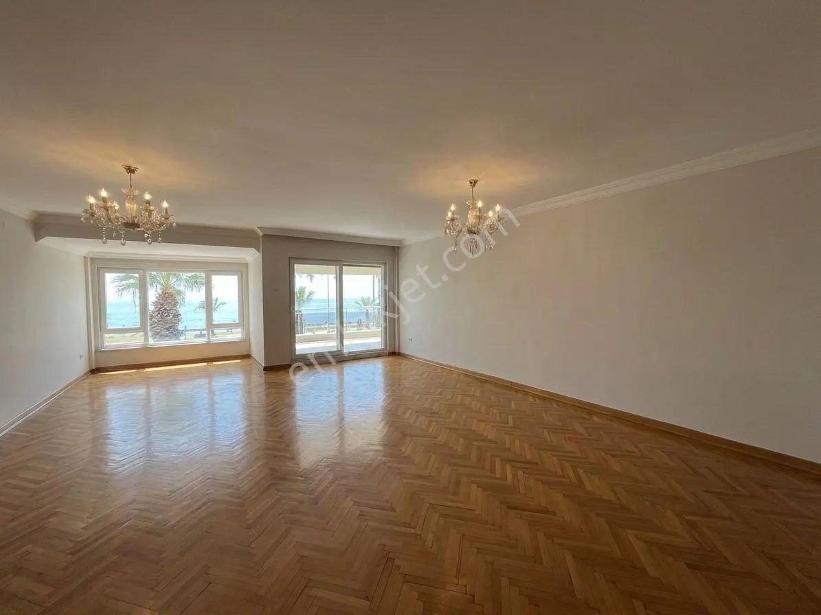 Bostanlı Sahil'de Kiralık Büyük Daire Deniz Manzaralı Otoparklı - Görsel 2