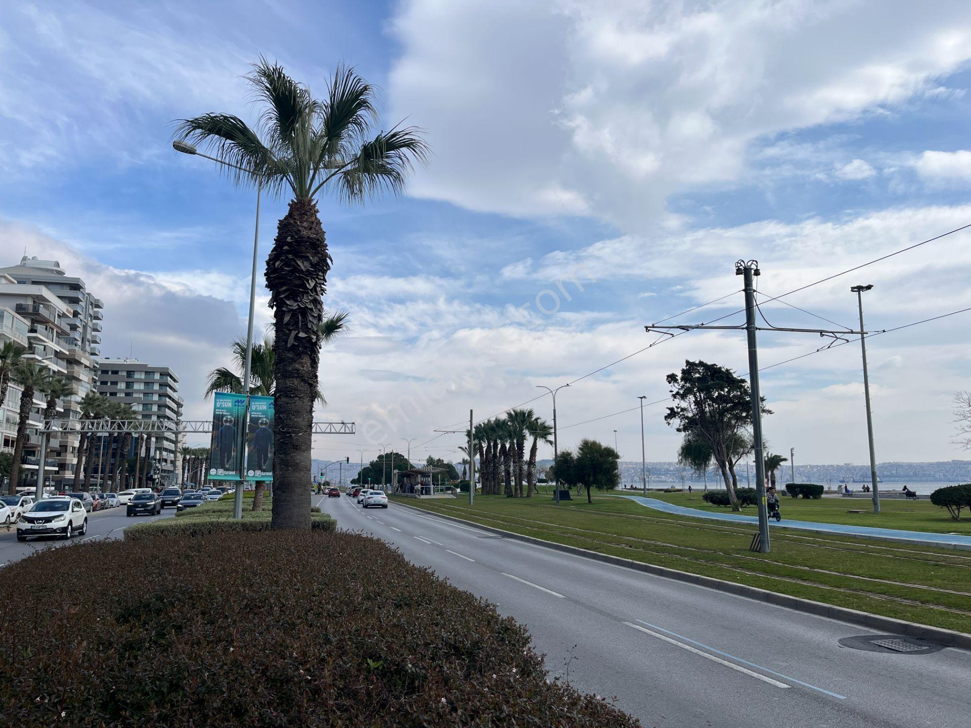 Bostanlı Sahil'de Kiralık Büyük Daire Deniz Manzaralı Otoparklı - Görsel 11