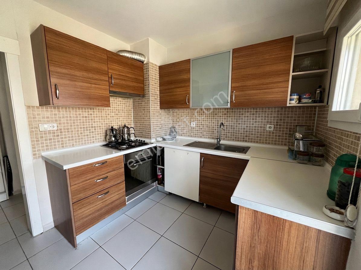 Bostanlı Sahil'de Kiralık Büyük Daire Deniz Manzaralı Otoparklı - Görsel 14