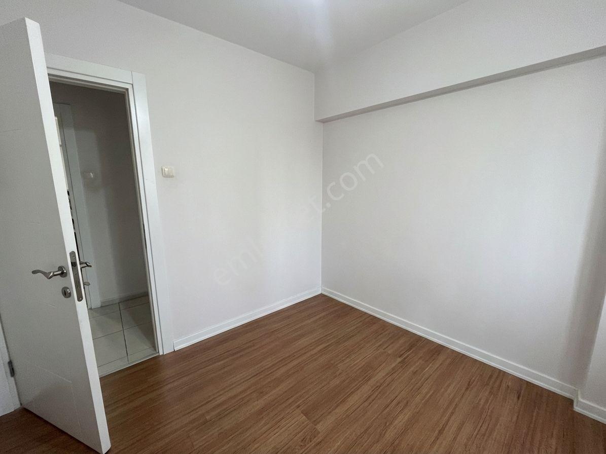 Bostanlı Sahil'de Kiralık Büyük Daire Deniz Manzaralı Otoparklı - Görsel 16
