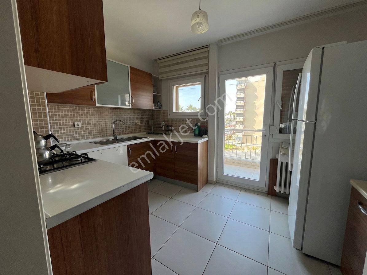 Bostanlı Sahil'de Kiralık Büyük Daire Deniz Manzaralı Otoparklı - Görsel 12