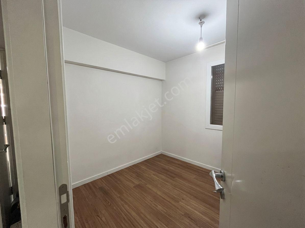 Bostanlı Sahil'de Kiralık Büyük Daire Deniz Manzaralı Otoparklı - Görsel 15