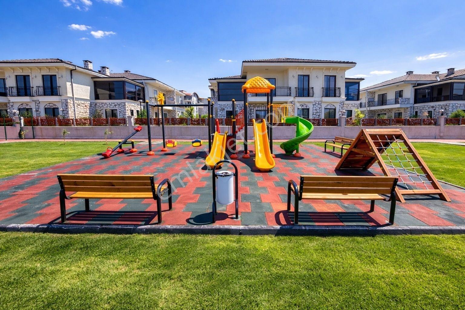 Umas Solutıon'dan Güvenlikli Havuzlu Sitede - 1+1 Eşyalı Daire - Görsel 8