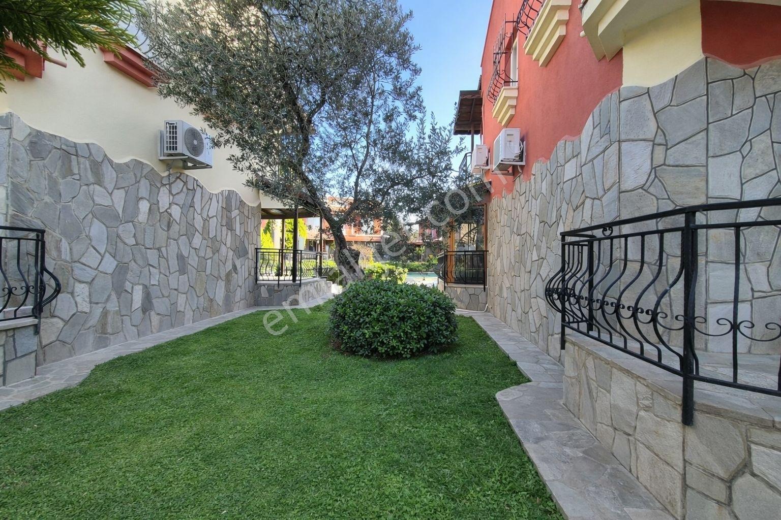 Umas Solutıon'dan Havuzlu Sitede - Bakımlı - Geniş 3+1 Villa - Görsel 26