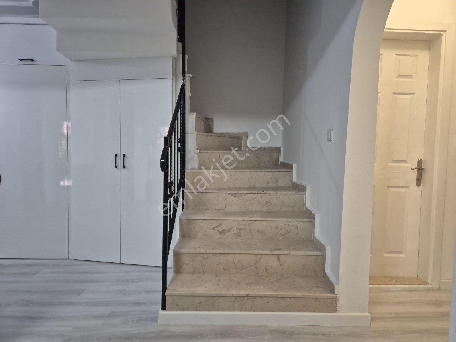 Umas Solutıon'dan Havuzlu Sitede - Bakımlı - Geniş 3+1 Villa - Görsel 23