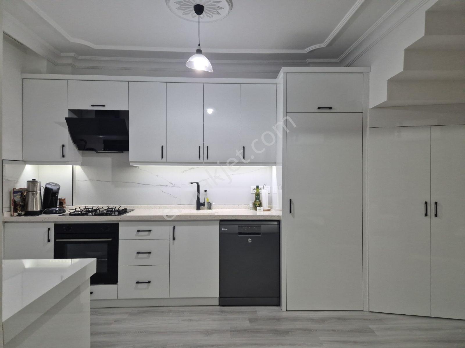 Umas Solutıon'dan Havuzlu Sitede - Bakımlı - Geniş 3+1 Villa - Görsel 22