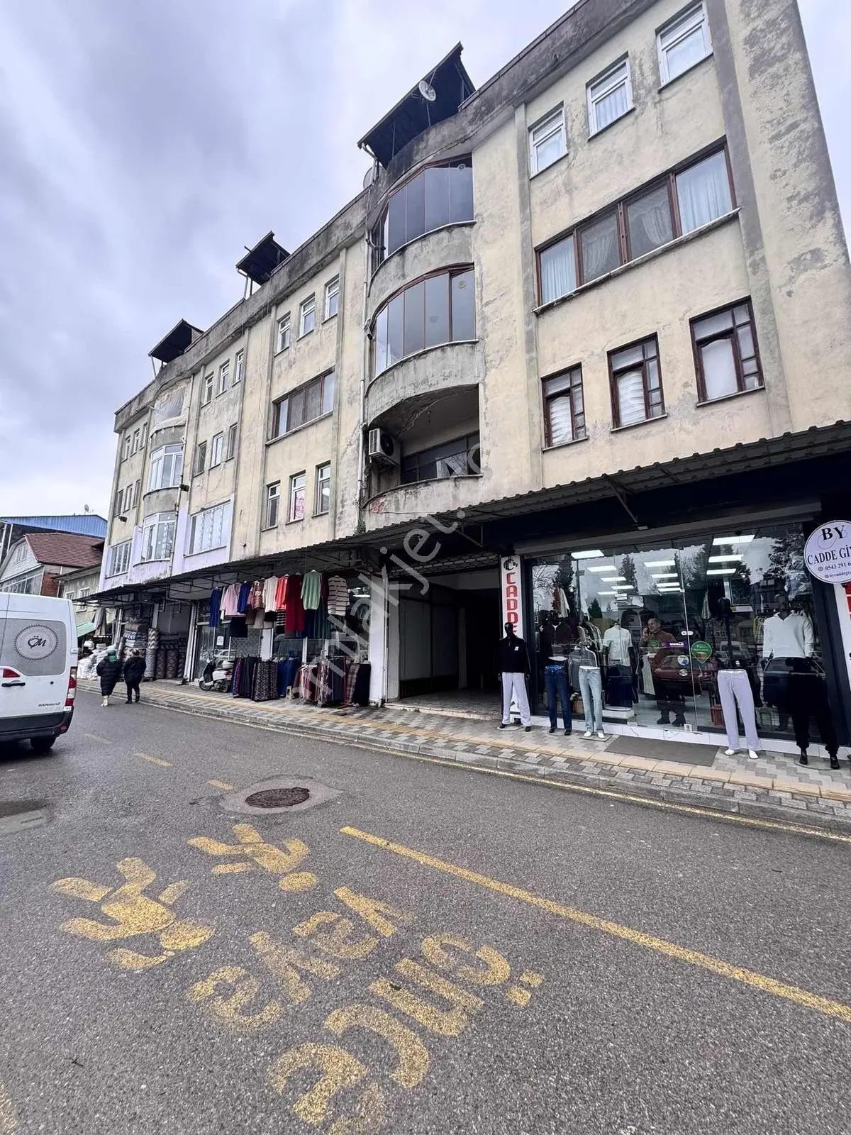 Sancak Emlaktan Çarşı Merkezde Satılık 3+1