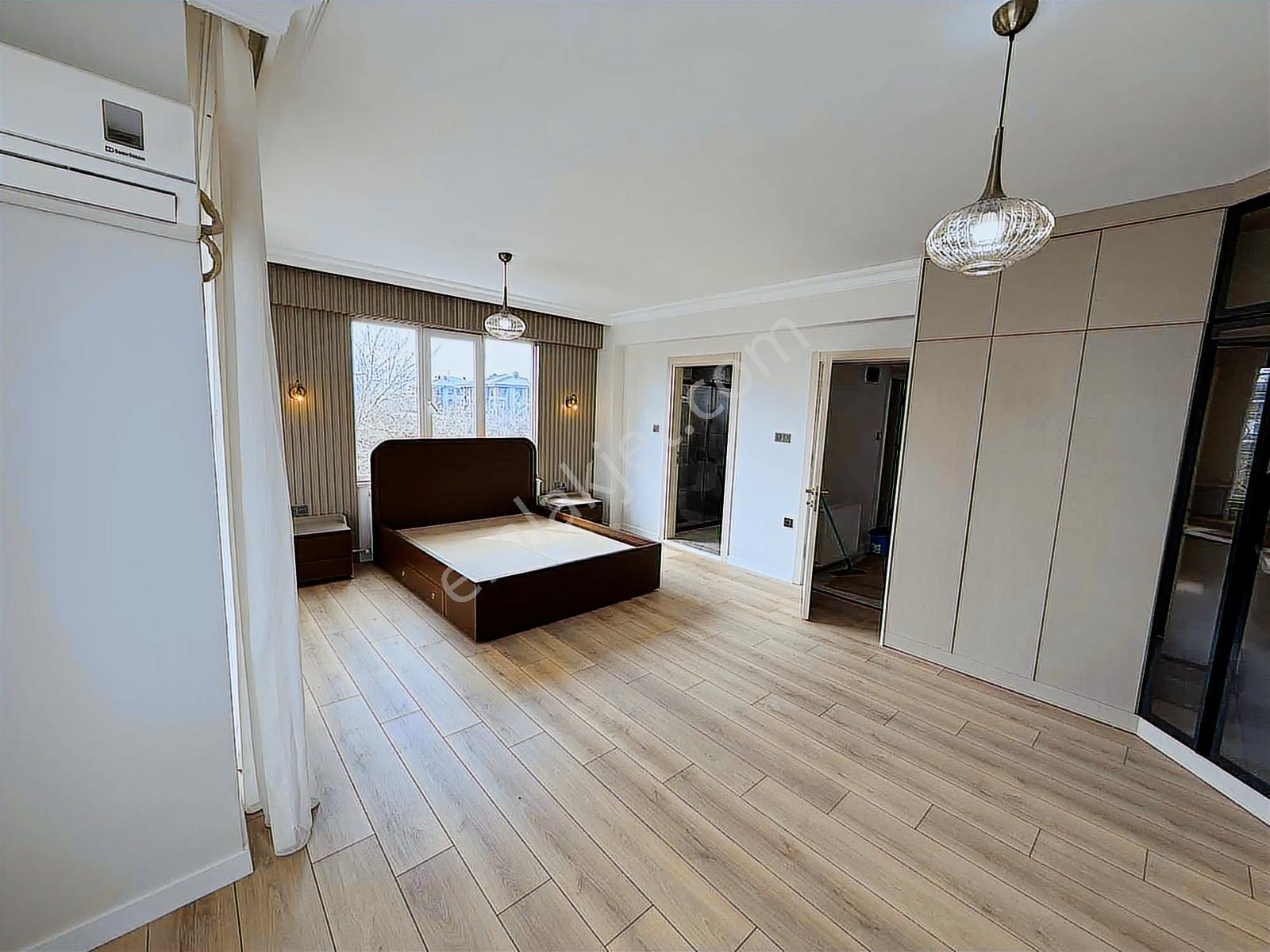 Cennetayağı Mahallesi'nde İçi Komple Yenilenmiş 4+1 Villa - Görsel 3