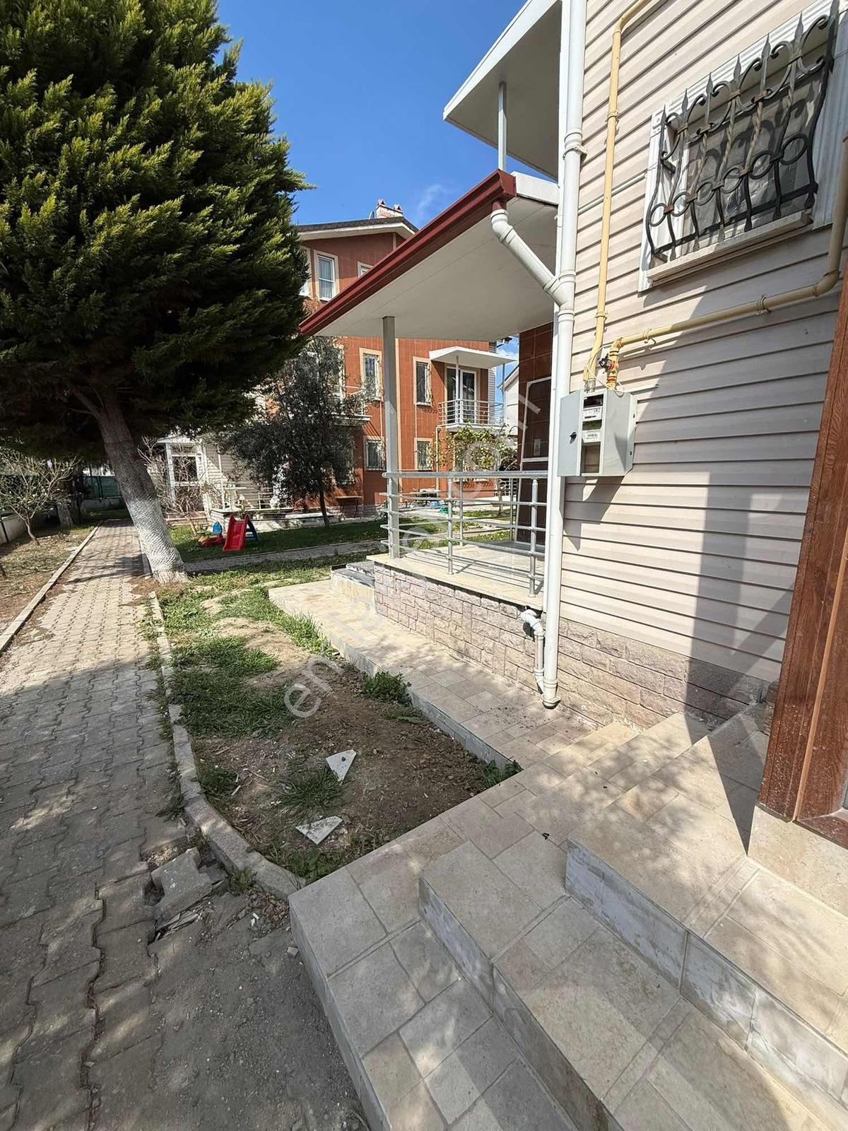 Cennetayağı Mahallesi'nde İçi Komple Yenilenmiş 4+1 Villa - Görsel 10