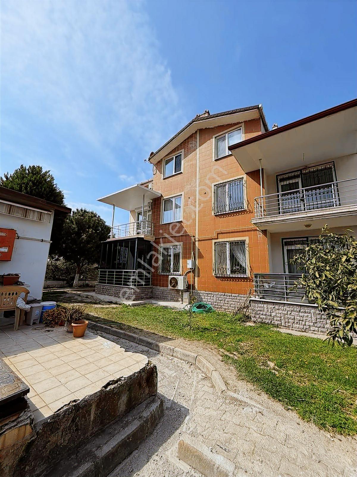 Cennetayağı Mahallesi'nde İçi Komple Yenilenmiş 4+1 Villa - Görsel 24