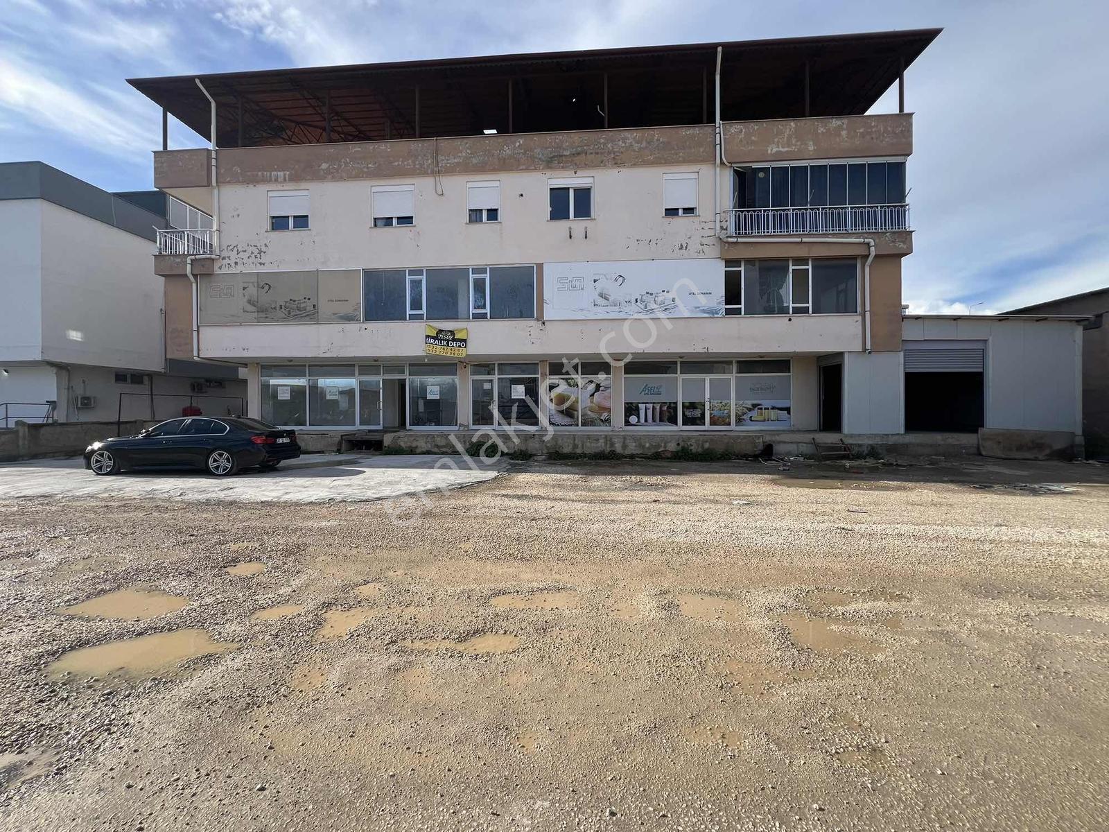 Altınova Sinan Mahallesinde Kiralık Ruhsatlı 1000 M² İş Merkezi