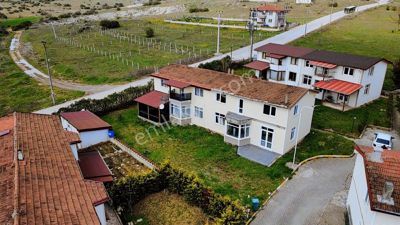 Yoldaş Emlaktan Umut Evler Villaların'da 3+1 Satılık Villa - Görsel 23