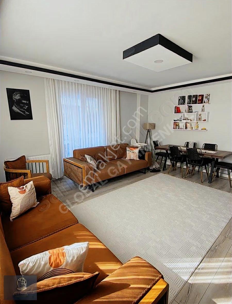 Çobançeşme'de Yüksek Girişli, 4 Yıllık, 2+1 Satılık Daire