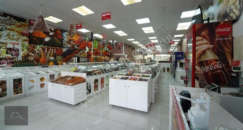 *çevrem* Cadde Üzeri Metrobüse Yakın 150m² Düz Giriş İş Yeri