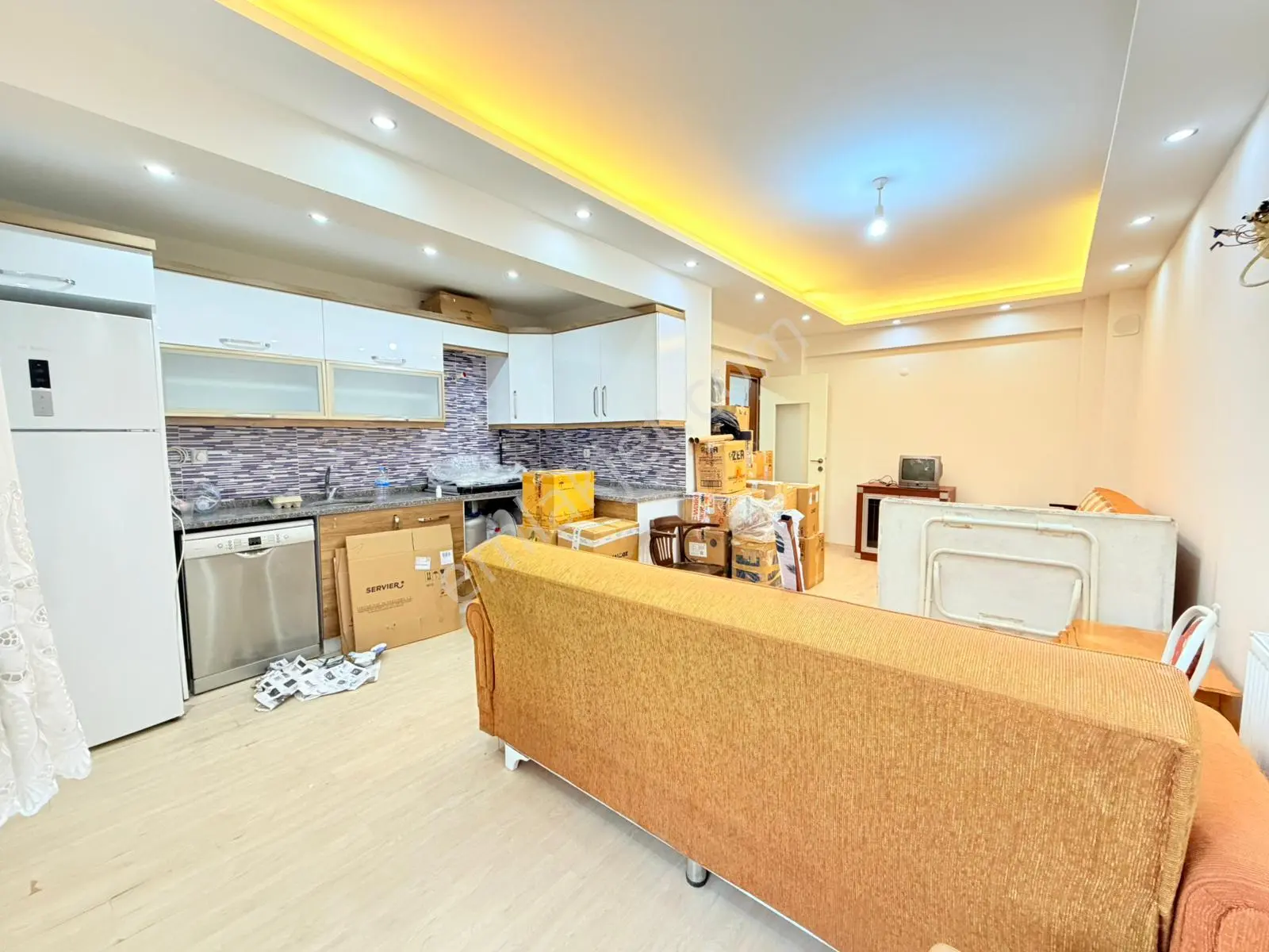 🏡 Göl-san Gayrimenkul’den 🏡 Şirinevler Mahallesii Site İçerisinde 2+1 Satılık Daire - Görsel 2